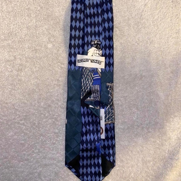 Vintage Looney Tunes x Toronto Maple Leafs Tie - Picture 3 of 4